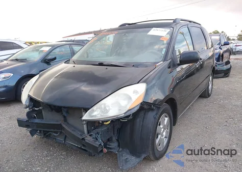 2010 Toyota Sienna Le z USA, uszkodzony, nr VIN 5TDKK4CCXAS329058
